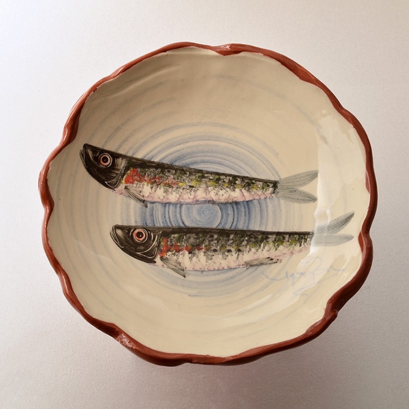Ελεύθερο μπολ ρηχό κόκκινος πηλός σαρδέλα