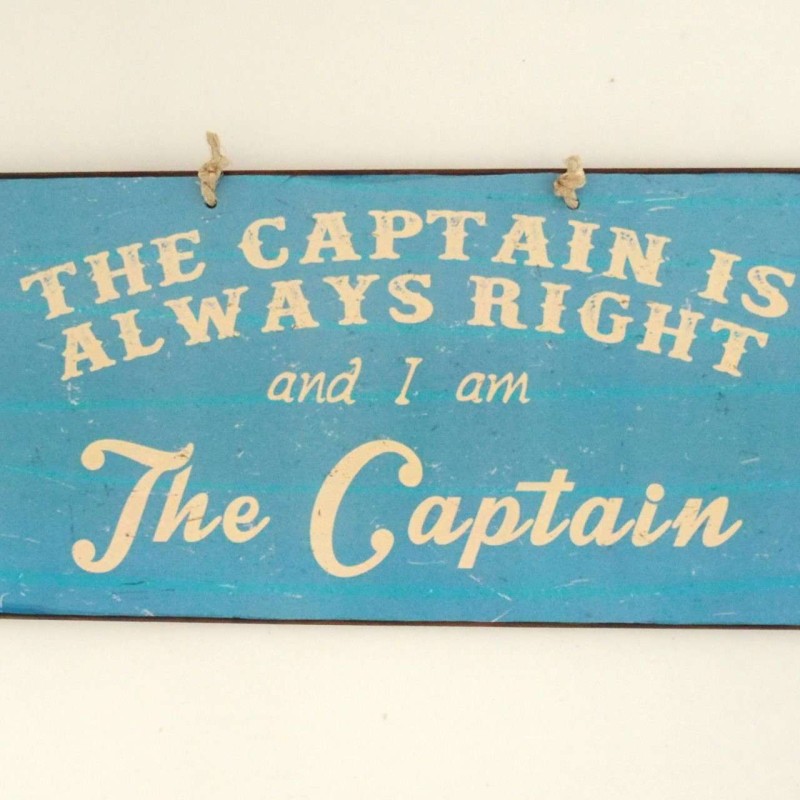 Πινακίδα "The captain is always right"
