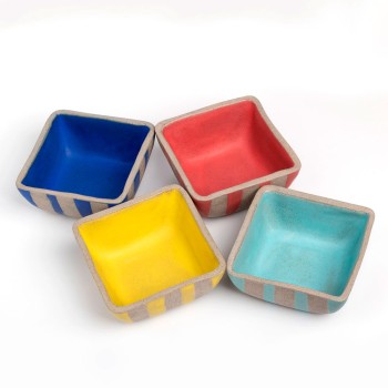 Μπολ σε ξύλινη βάση