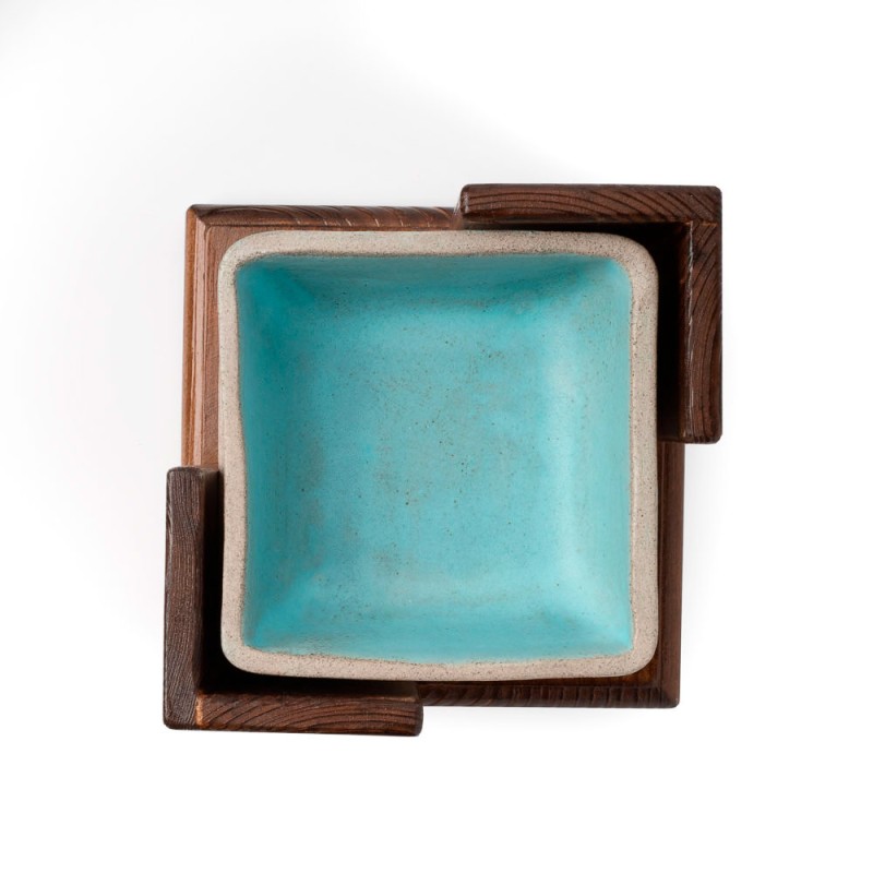 Μπολ σε ξύλινη βάση