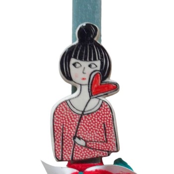 Λαμπάδα με κεραμική καρφίτσα με γυναικεία φιγούρα