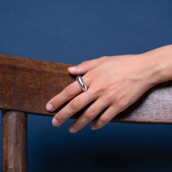 Τετραγωνισμένο γλυπτό δαχτυλίδι