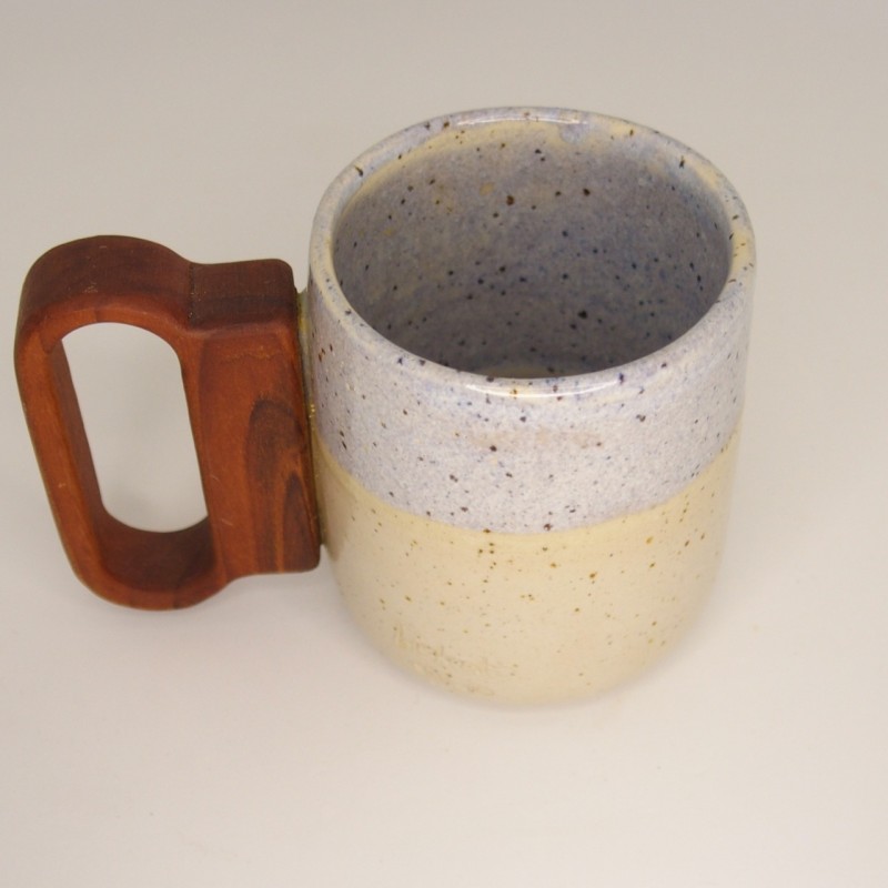 Κεραμική κούπα με ξύλινο χερούλι
