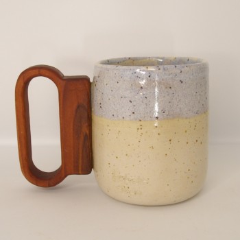 Κεραμική κούπα με ξύλινο χερούλι