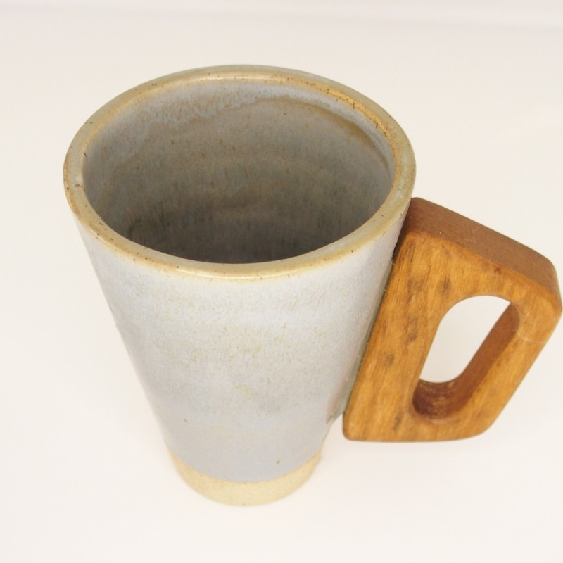 Κεραμική κούπα με ξύλινο χερούλι
