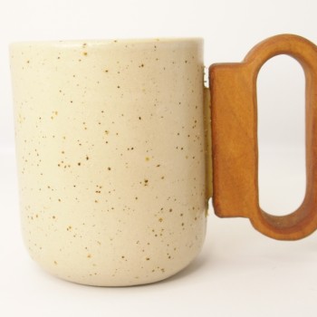 Κεραμική κούπα με ξύλινο χερούλι