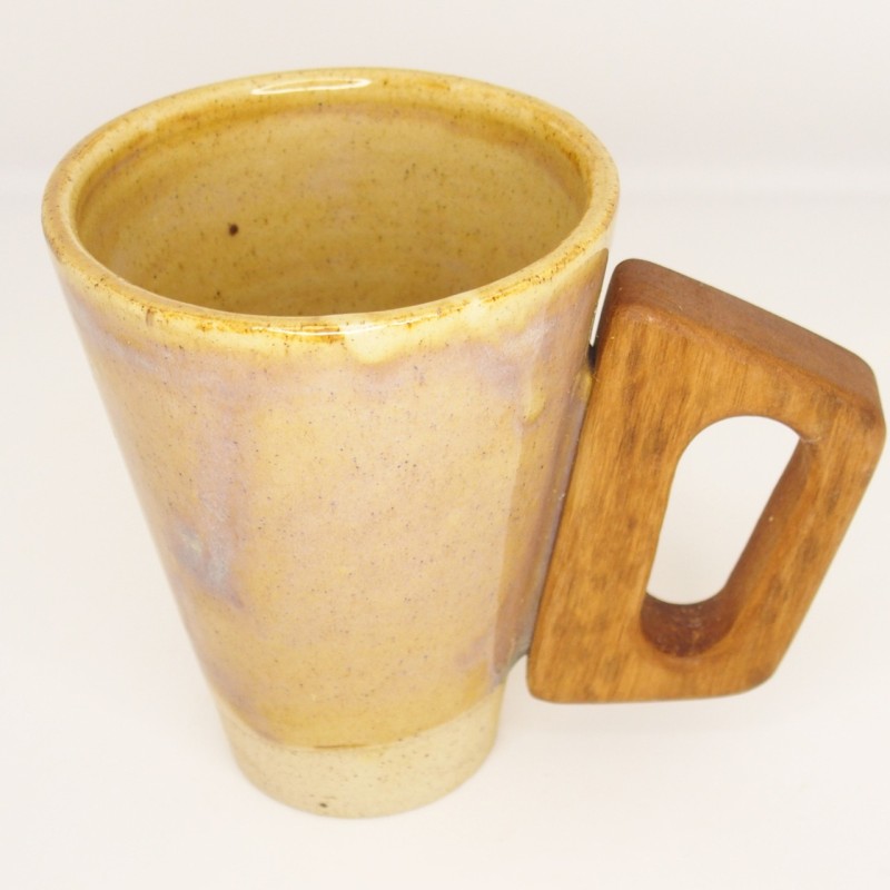 Κεραμική κούπα με ξύλινο χερούλι