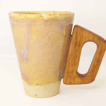 Κεραμική κούπα με ξύλινο χερούλι