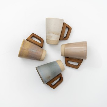 Κεραμική κούπα με ξύλινο χερούλι