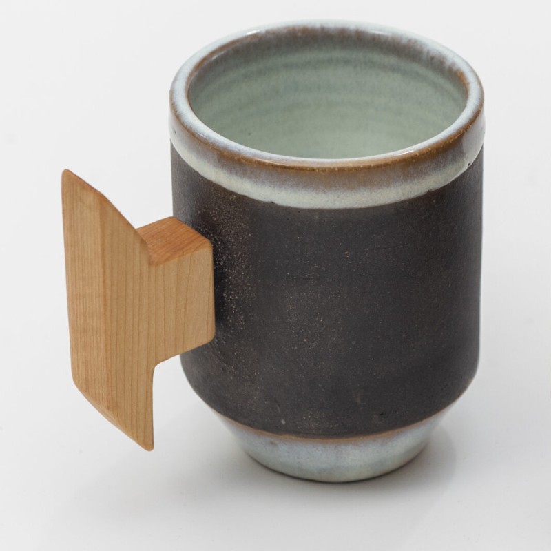 Κεραμική κούπα με ξύλινο χερούλι
