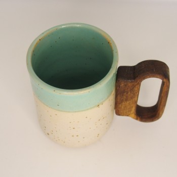 Κεραμική κούπα με ξύλινο χερούλι