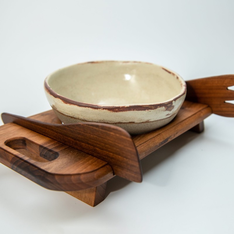 Κεραμική σαλατιέρα με ξύλινη βάση καρυδιάς