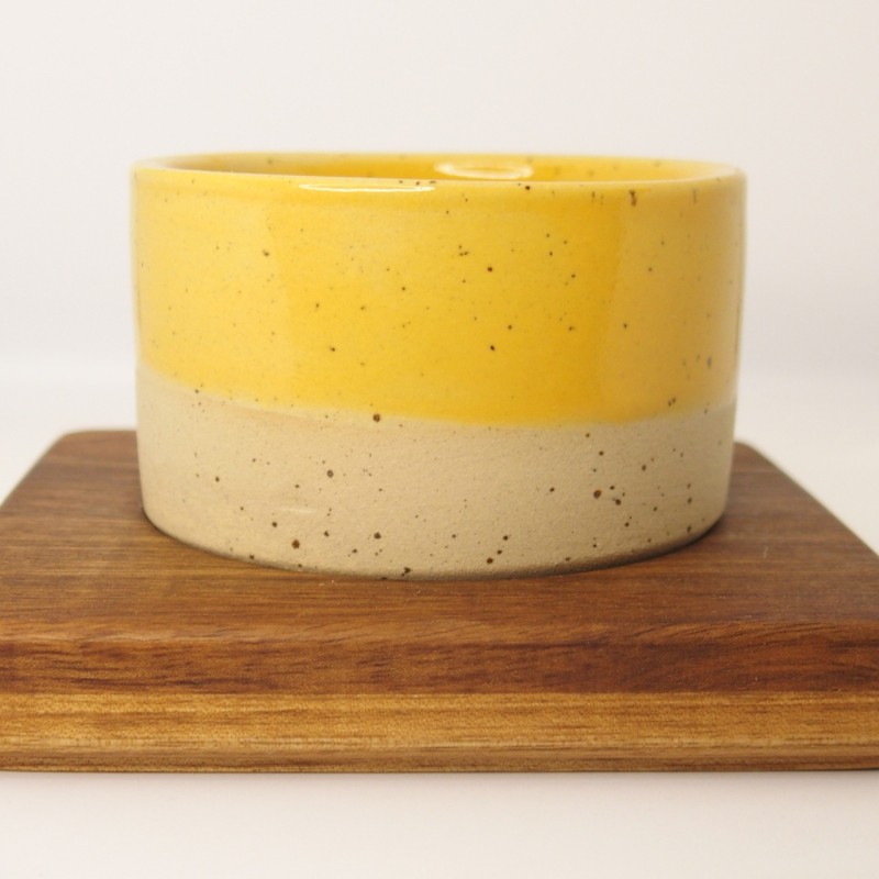 Κουπάκι κεραμικό κίτρινο με ξύλινη βάση