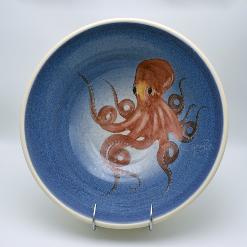 Μπολ λευκός πηλός χταπόδι σε μπλε φόντο